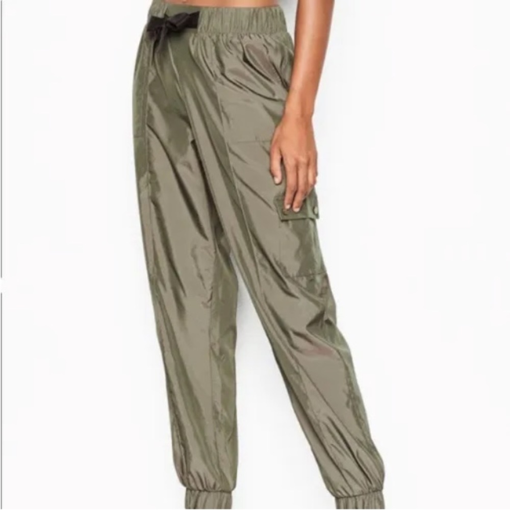 VICTORIA'S SECRET VICTORIA SPORT SHIMMERY TAFFETA CARGO JOGGER PANTS